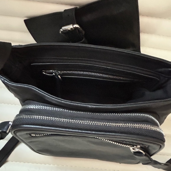 MCQ small crossbody bag. Black/Silver. Gen Leather. Used, in very good condition - Picture 10 of 10